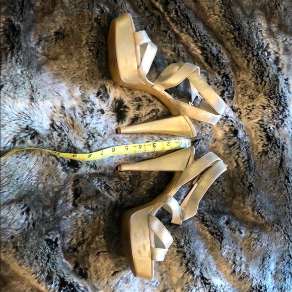 Light Gold Platform Heel - Picture 2 of 7